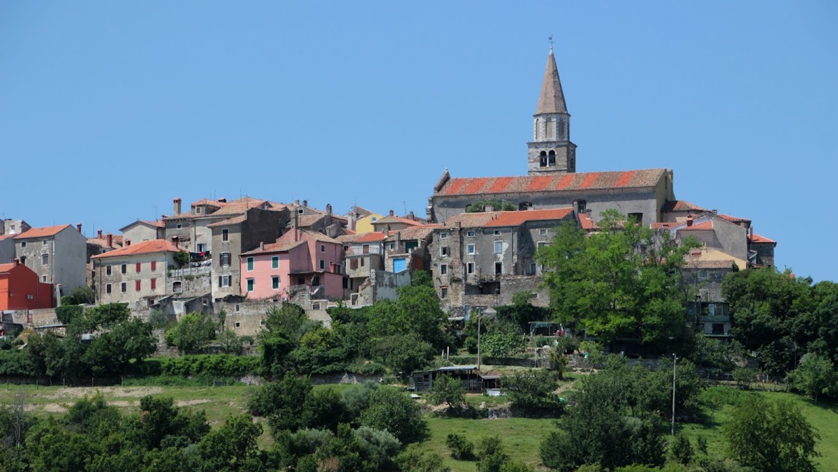 Fotografija lokacije Grad Buje-Buie (Grad).